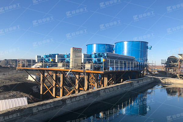 在厢式压滤机工作中通常具有几种液压油进入水中的条件？